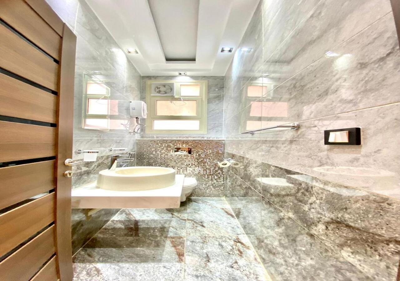 Apartment Luxurious New Auc Families Only Cairo